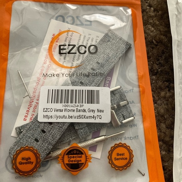 Rose Gold Fitbit Versa with Accessories all in excellent condition - Picture 11 of 12